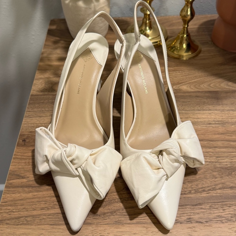 ANTONIO MELANI Cream Pointed Slingback Heels with Bow